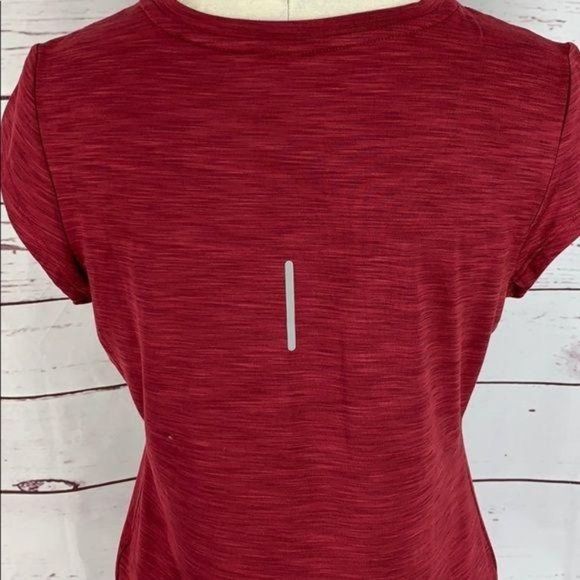 Reebok Woman's Burgundy Rounded Hem Athletic Short Sleeve Shirt Size Medium - Picture 4 of 8